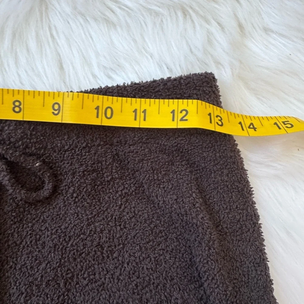 UNIQLO Size S Soft Fluffy Shorts in Dark Brown
